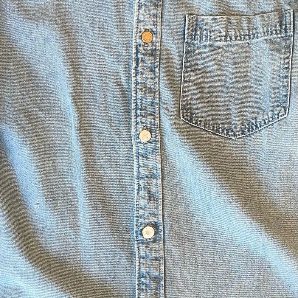 H&M Light Wash Casual Denim Shirt - Picture 4 of 4